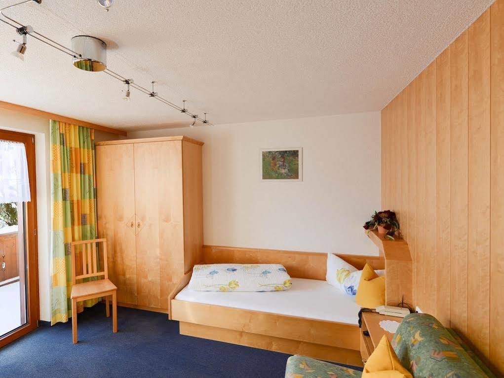 ホテル Haus Furka ダーミュルス エクステリア 写真